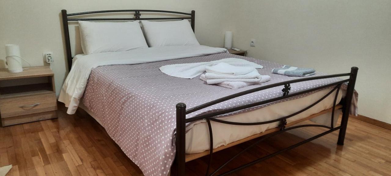 Livia'S Room To Ampelokipi Metro Airport Line Atenas Exterior foto