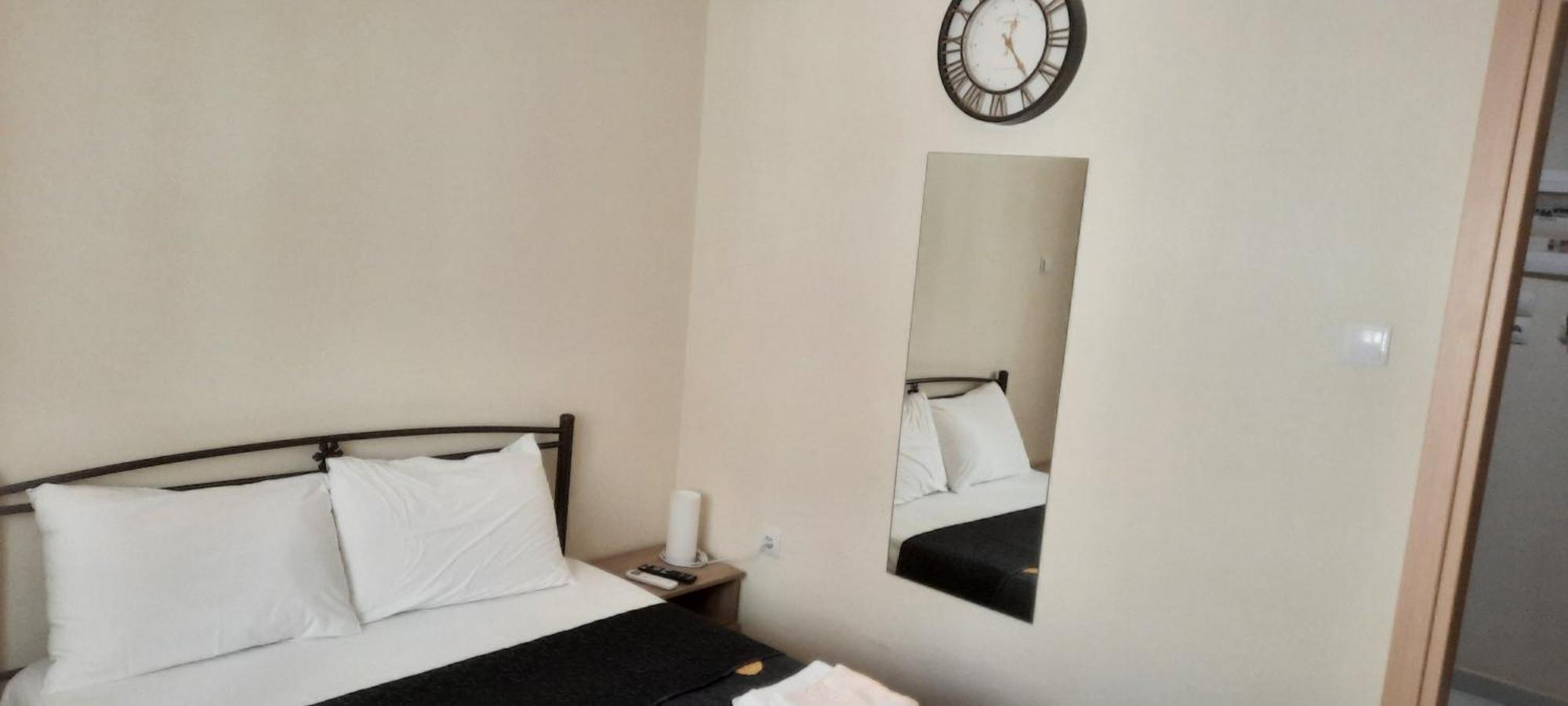 Livia'S Room To Ampelokipi Metro Airport Line Atenas Exterior foto