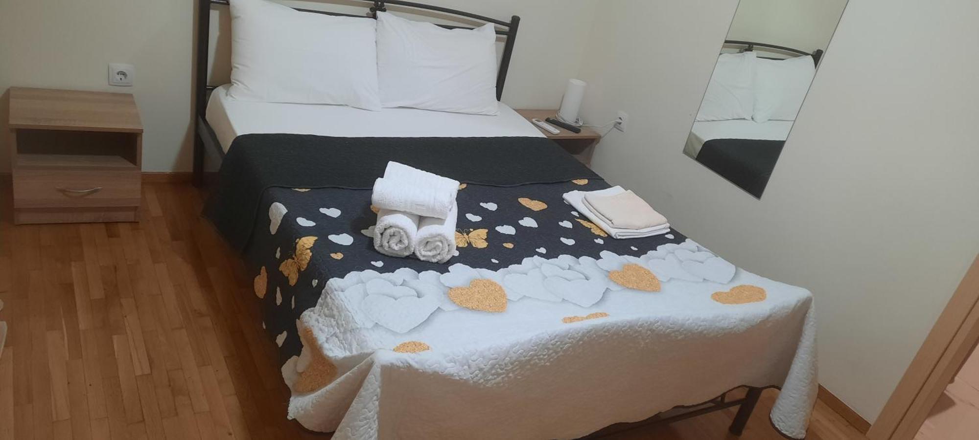 Livia'S Room To Ampelokipi Metro Airport Line Atenas Exterior foto